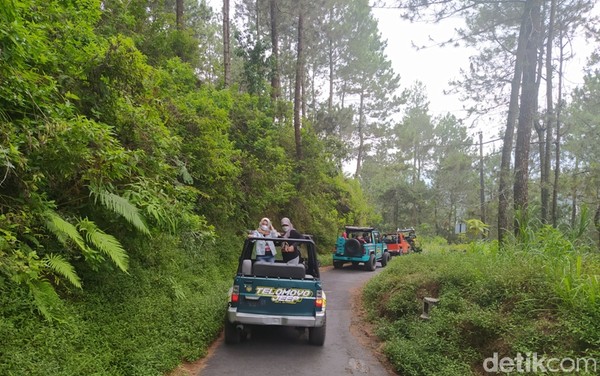 Tim detikcom berkesempatan mengikuti one day tour mobil jip. Kami mengambil start dari Ketep Pass Magelang.
