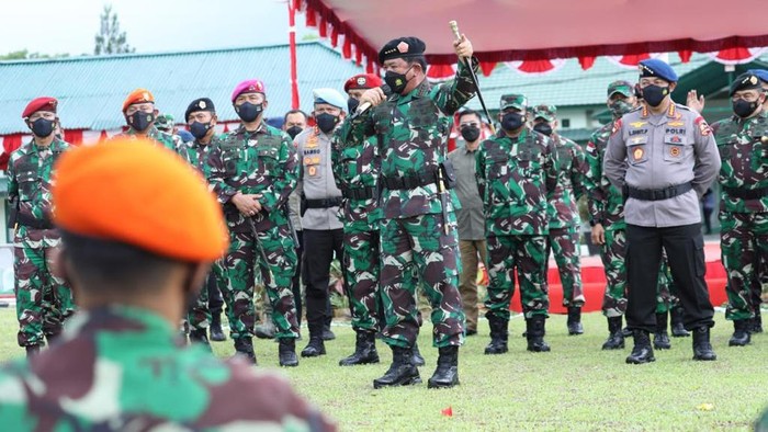 Panglima TNI Marsekal Hadi Tjahjanto di Papua