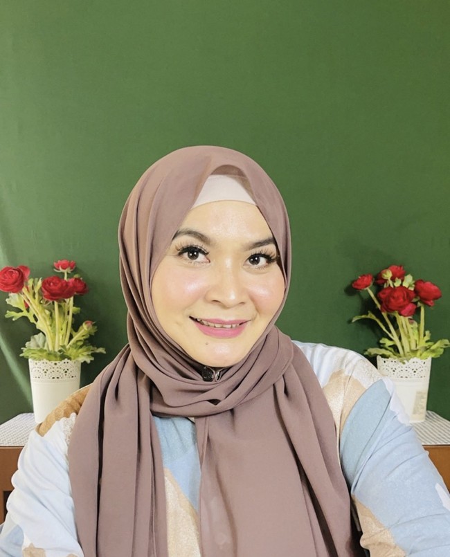 Ulfa Dwiyanti mulai aktif di media sosial sejak Januari 2021. Dia mulai membagikan beragam kegiatannya di akun Instagramnya @dwiyanthi_ulfa. Dari berbagai unggahannya, penampilannya kini tetap memesona dan sudah menggunakan hijab. Foto: Dok. Instagram @dwiyanthi_ulfa.