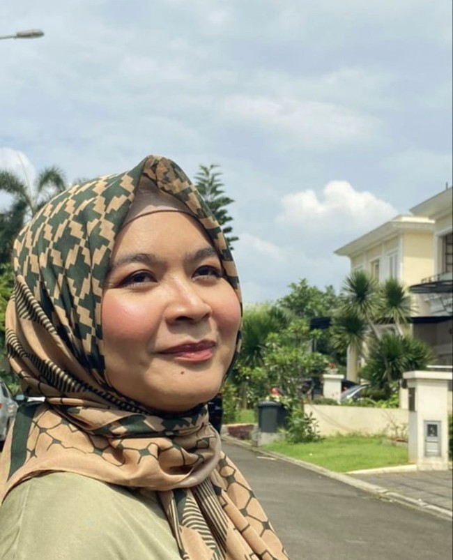 Ulfa Dwiyanti pernah mendapatkan sejumlah penghargaan, yaitu Panasonic Award 1997 kategori pembawa acara terfavorit, SCTV Awards 2001 kategori pembawa acara terfavorit dan Piala Vidia 1996, Pemeran Pembantu Wanita Komedi Terbaik (Begaya FM). Foto: Dok. Instagram @dwiyanthi_ulfa.