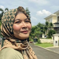 Ulfa Dwiyanti pernah mendapatkan sejumlah penghargaan, yaitu Panasonic Award 1997 kategori pembawa acara terfavorit, SCTV Awards 2001 kategori pembawa acara terfavorit dan Piala Vidia 1996, Pemeran Pembantu Wanita Komedi Terbaik (Begaya FM). Foto: Dok. Instagram @dwiyanthi_ulfa.