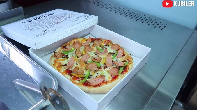 5 Pizza Gerobakan Kaki Lima, Cukup Bawa Uang Rp 12.000 Saja