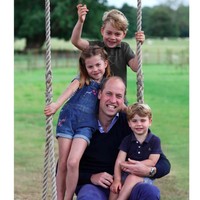 Putri Charlotte disebut sebagai anak terkaya di dunia. Menurut studi terbaru Electric Rides on Cars, kekayaan Putri Charlotte mencapai US$ 4 miliar atau sekitar Rp 56 triliun.  Foto: dok. Instagram/@dukeandduchessofcambridge