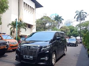 Pelat Mobil Vellfire Rachel Vennya Curi Perhatian