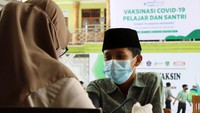 Hari Santri yang jatuh pada bulan Oktober 2021, NU Care-Lazisnu bersama Indomaret menggelar vaksinasi COVID-19 di Pondok Pesantren Modern Daarul Muttaqien Tangerang.