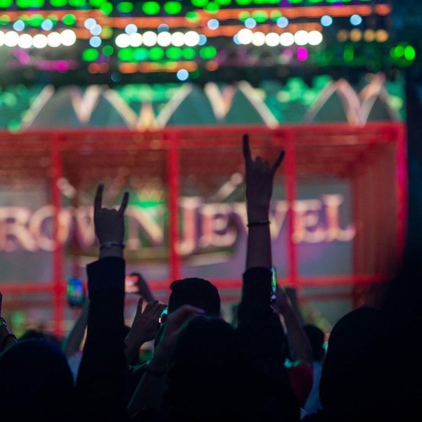 Salah satu acara yang paling ditunggu adalah 70 konser yang menampilkan artis lokal dan internasional. Pada Parade Pembukaan Riyadh Season, rapper Pitbull sukses mengguncang panggung Boulevard Riyadh City. Foto: Instagram @riyadhseason Salah satu acara yang paling ditunggu adalah 70 konser yang menampilkan artis lokal dan internasional. Pada Parade Pembukaan Riyadh Season, rapper Pitbull sukses mengguncang panggung Boulevard Riyadh City. Foto: Instagram @riyadhseason