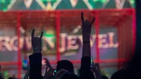Salah satu acara yang paling ditunggu adalah 70 konser yang menampilkan artis lokal dan internasional. Pada Parade Pembukaan Riyadh Season, rapper Pitbull sukses mengguncang panggung Boulevard Riyadh City. Foto: Instagram @riyadhseason
