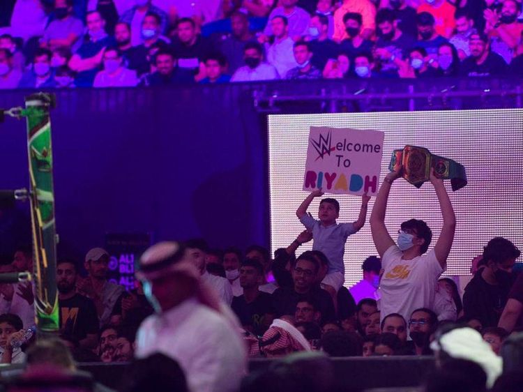 Potret Warga Arab yang Sudah Bebas Party