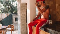 Vincent Verhaag yang memiliki nama lengkap Vincent Verhaag Andrianto ini merupakan pria berdarah blasteran Indonesia Belanda. Kini Vincent tinggal di Bali dan kerap melakukan aktivitas outdoor dan olahraga ekstrem.  Foto: Instagram @inijedar