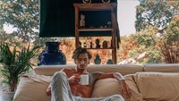 Perempuan kelahiran 29 Januari 1988 mengungkapkan rasa haru sekaligus bahagia ketika dipersunting pria pujaan hatinya. Sebelum menikah, Jedar dan Vincent punya banyak momen hangout bareng.  Foto: Instagram @inijedar