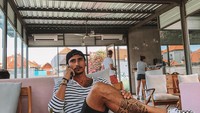 Jessica dan Vincent resmi menikah dengan konsep pesta serba putih. Gaun dan dekorasi venue pernikahan mengusung konsep elegan dan mewah. Foto: Instagram @inijedar