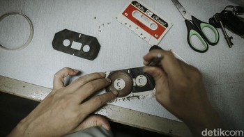 Tidak berhenti di vinyl saja, sejak satu tahun terakhir Irama Nusantara juga mulai melakukan digitalisasi musik Indonesia dalam bentuk kaset atau tape.