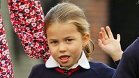Ada rumor yang mengatakan bahwa Putri Charlotte akan mendapatkan sebuah peninggalan dengan nilai besar dari mendiang neneknya, Putri Diana. Meski, Putri Charlotte berada di urutan keempat untuk tahta, namun dia tidak perlu khawatir secara finansial karena kekayaannya yang sudah gemuk sejak usia dini. Photo by Aaron Chown - WPA Pool/Getty Image.