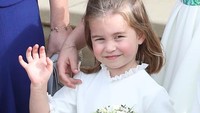 Putri Charlotte dikenal sebagai anak kedua dari Pangeran William dan Kate Middleton. Sosoknya tengah menjadi sorotan karena disebut sebagai bocah terkaya di dunia. Photo by Andrew Matthews - WPA Pool/Getty Images.