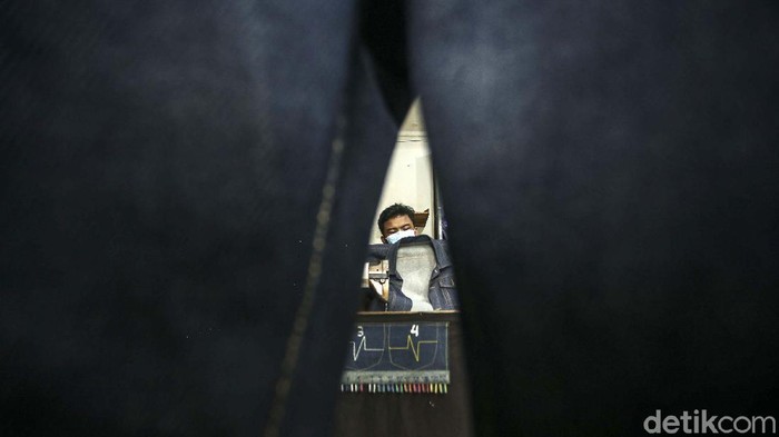 Trend pakaian denim atau jeans terus digandrungi masyarakat. Kini pakaian denim kini dihantui kenaikan harga karena naiknya harga kapas.