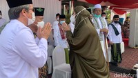 22 Oktober ditetapkan menjadi hari santri nasional karena karena KH. Hasyim Asy’ari menyerukan Resolusi Jihad melawan penjajah pada 22 Oktober 1945.