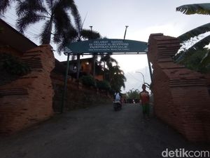 Caleg dan Timses Ramai Datangi Padepokan Anti Galau di Crebon