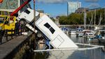 Waduh, Ada Truk Nyemplung di Pelabuhan Bristol Inggris