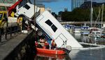 Waduh, Ada Truk Nyemplung di Pelabuhan Bristol Inggris