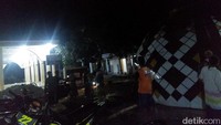 Kondisi hingga malam ini, suasana di desa Sidomulyo Kecamatan Kedungadem masih gelap karena listrik padam. Hujan gerimis juga masih terjadi.