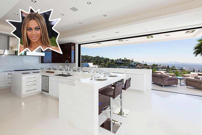 10 Dapur Artis Hollywood yang Keren, Bisa Jadi Inspirasi Nih! 10 Dapur Artis Hollywood yang Keren, Bisa Jadi Inspirasi Nih!