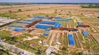 Desa Jono terletak di Kecamatan Tawangharjo, Kabupaten Grobogan, Jateng lokasinya sangat jauh dari lautan. Tetapi, justru di sini menjadi salah satu sentra penghasil garam.