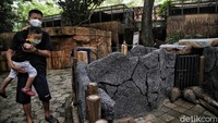 Selain itu bagi pengunjung Ancol wajib scan peduli lindungi. Dan juga saat ini ganjil genap kendaraan bermotor roda 4 menuju Ancol tetap diberlakukan pada Jumat, Sabtu dan Minggu mulai pukul 12.00 hingga 18.00 WIB.