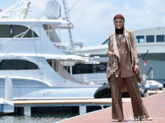 Banyuwangi menggelar pagelaran busana perdana selama pandemi COVID-19. Pagelaran ini yakni Banyuwangi Moslem Fashion Festival (BMFF).
