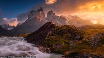 Taman Nasional Torres del Paine yang menakjubkan di Chili, ditangkap dengan cara yang menakjubkan oleh Piriya Wongkongkathep dari Thailand. Gambar ini terpilih dalam kategori Open Nature-Landscape Foto: Epson International Pano Awards 2021