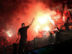 Fans Union Berlin Diserang Polisi: Digigit Anjing, Dipentung, Kepala Bocor
