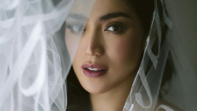 8 Foto Cantiknya Jessica Iskandar Pakai Veil Dihiasi Tulisan Janji Pernikahan