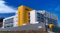 Gedung SMP dan SMA Kristen Ipeka Balikpapan ini berlokasi di Perumahan Grand City, Kelurahan Graha Indah, Kecamatan Balikpapan Utara, Kota Balikpapan, Kalimantan Timur. Di gedung ini, beragam fasilitas yang menunjang kegiatan belajar mengajar maupun non akademis seperti taman belajar serta studio rekaman dihadirkan untuk mendukung kegiatan para murid.