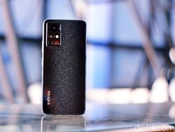 Unboxing Infinix Zero X Pro: HP Kemampuan Zoom 60x Harga Rp 4 Jutaan