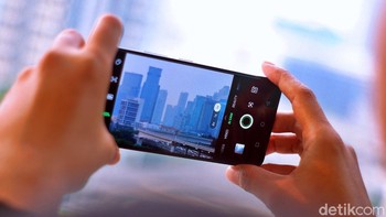 Punya kemampuan zoom punya zoom optik 5x dan zoom hybrid 60x Foto: Adi Fida Rahman/detikINET