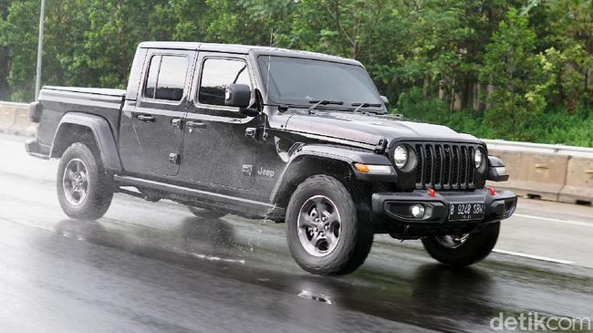 Jeep Gladiator Rubicon turn