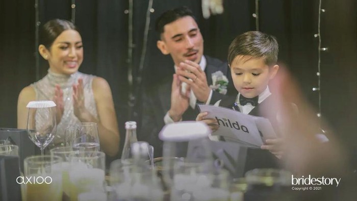 Momen makan malam pernikahan Jessica Iskandar dan Vincent Verhaag