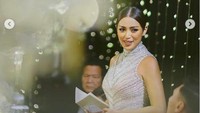 Jessica Iskandar juga mengaku lebih religius ketika bersama dengan Vincent Verhaag. Sebelum menikah, Jessica Iskandar juga sudah dibaptis. Foto: dok. Instagram Bridestory