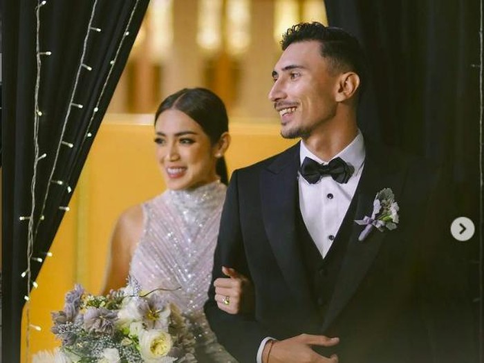 Momen makan malam pernikahan Jessica Iskandar dan Vincent Verhaag