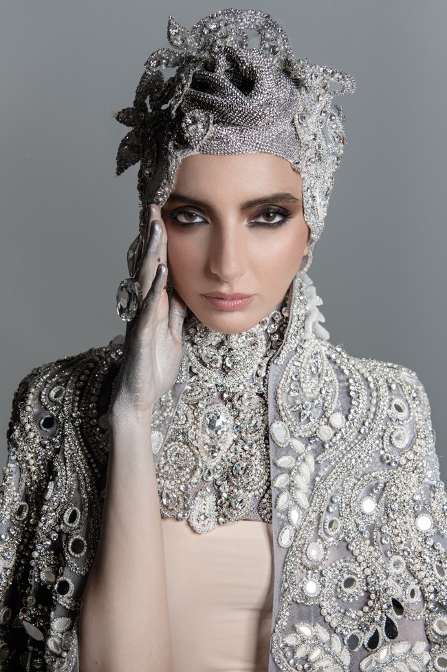 Josh Yugen mengatakan kontestan Miss Universe UAE tidak akan mengenakan baju renang sebagai bentuk penghormatan terhadap budaya di Uni Emirat Arab. Foto: dok. Twitter missuniverseuae