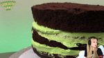 Ngeri! Baker Ini Bikin Kue Bentuk Ular Piton Albino yang Mirip Aslinya