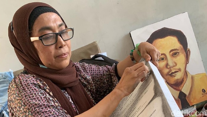 Sebanyak 105 peserta dari berbagai daerah mengikuti lomba lukis yang digelar KNPI Karawang dengan tema 'Membaca Karawang Lebih Dalam'.