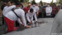 Bersih-bersih MBK, pemasangan lampu dan penanaman puluhan pohon di area MBK ini, merupakan tanggung jawab Kementerian Sosial untuk me-maintenance makam pahlawan.