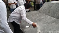 Plt Kadisparbudpora Pemkot Blitar, Tri Iman Prasetyono yang mendampingi Mensos Risma bersama Wali Kota Blitar Santoso, mengapresiasi upaya maintenance Kemensos. 