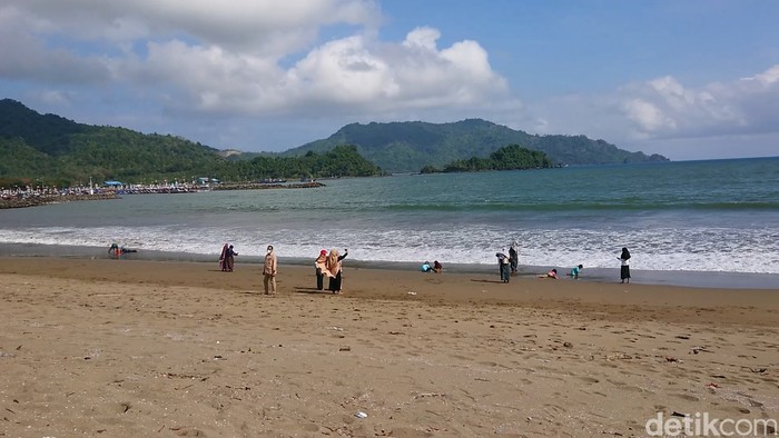 Pemkab Trenggalek mulai melakukan uji coba pembukaan sektor pariwisata. Ini setelah hasil asesmen Kementerian Kesehatan masuk pada level 1.