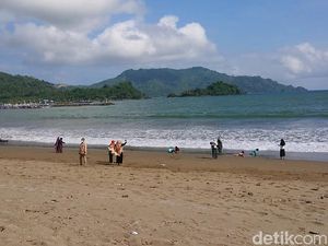 Nelayan Trenggalek Nekat Melaut Meski Cuaca Ekstrem di Teluk Prigi