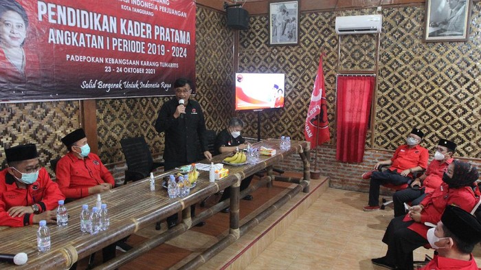 PDIP Gelar Pendidikan Kader di Tangerang PDIP menggelar pendidikan kader sebagai langkah strategis dalam membangun konsolidasi partai untuk menghasilkan kaderisasi yang berkualitas.