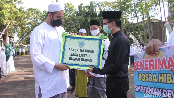 Pemkot Probolinggo akan membayar tagihan listrik tempat-tempat ibadah. Bantuan ini diberikan sebagai kado Hari Santri Nasional.