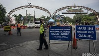Dari informasi yang diedarkan oleh TMC Polda Metro Jaya, pemberlakuan kebijakan ganjil genap pada kawasan wisata DKI Jakarta berlaku setiap hari Jumat, Sabtu, dan Minggu mulai pukul 12:00 hingga 18:00 WIB. Aturan ganjil genap di kawasan wisata ini berlaku sejak 17 September 2021 lalu.