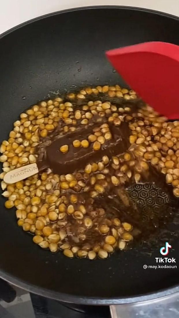 Nyeleneh! Netizen Thailand Bikin Popcorn Pakai Es Krim