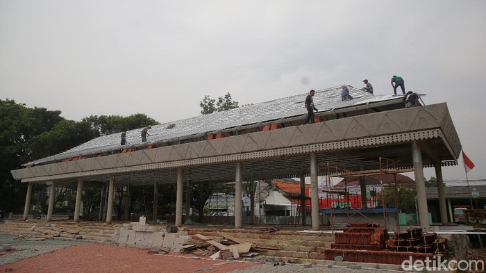 Progres Pembangunan Alun-alun Kota Bekasi Sudah 50% Lho Pembangunan Alun-alun Kota Bekasi ini sudah berjalan sejak Juni 2021 lalu, kini progresnya sudah mencapai 50 persen. Berikut foto-foto terkininya.